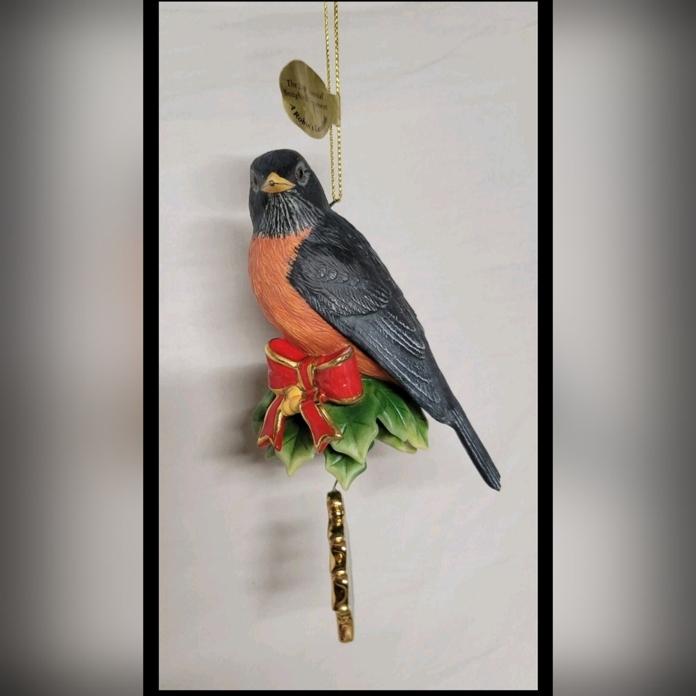 The Danbury Mint 2009 Annual Songbird Ornament A Robin's Landing Ornament